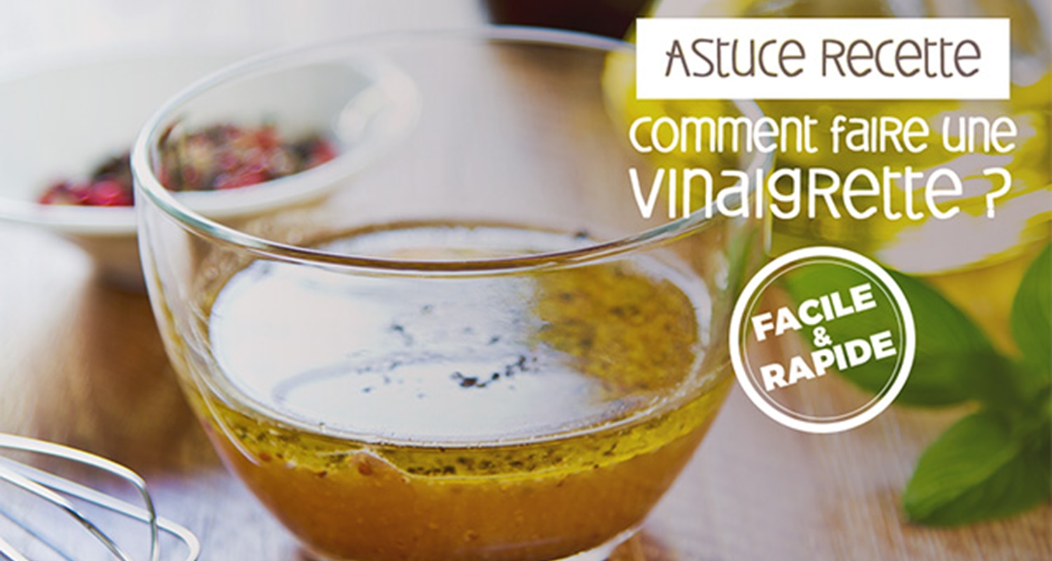 Une Bouteille En Verre Avec La Sauce Salade Se Composant Du