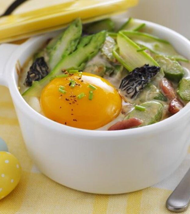 Œufs cocottes et asperges aux morilles