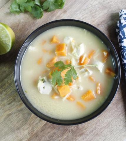 Bouillon de poule vermicelles Bio, lait de coco et patate douce au citron vert Bouillon de poule vermicelles Bio, lait de coco et patate douce au citron vert