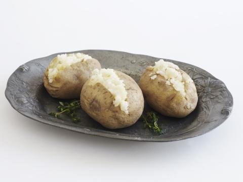 1 pomme de terre moyenne (cuite au four sans matière grasse) avec la peau 1 pomme de terre moyenne (cuite au four sans matière grasse) avec la peau