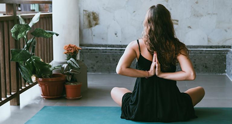 Routine sport et méditation à la maison