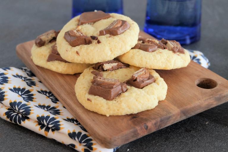 Peanut butter kitkat cookie Peanut butter kitkat cookie