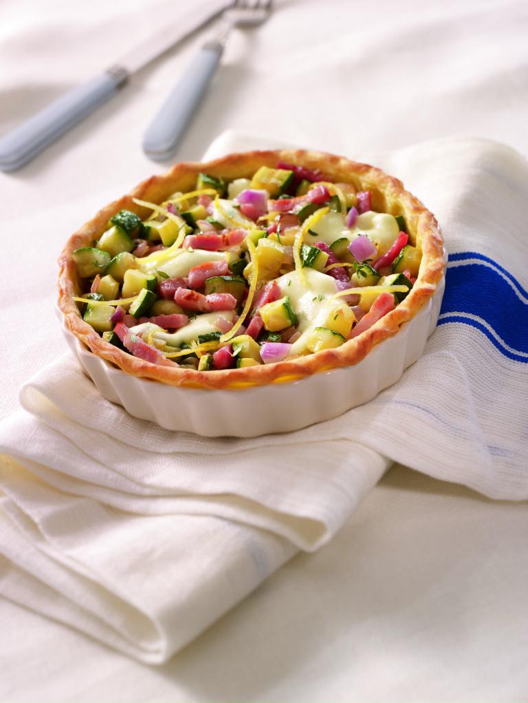 Tarte à la courgette, allumettes, citron et romarin Tarte à la courgette, allumettes, citron et romarin