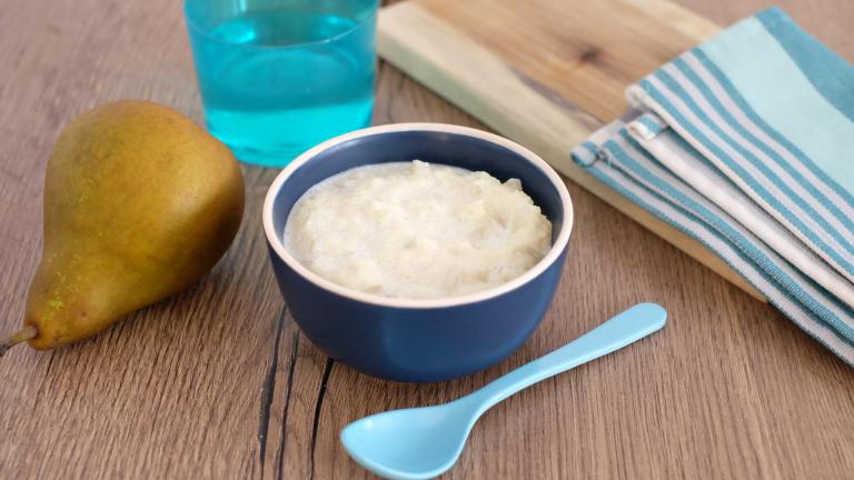 Recette semoule au miel et à la poire pour bébé Recette semoule au miel et à la poire pour bébé