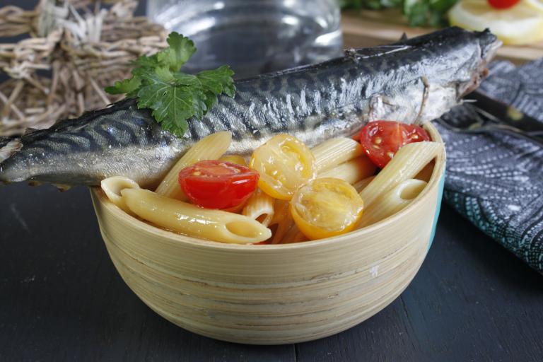 Penne aux maquereaux, tomates bicolores Penne aux maquereaux, tomates bicolores