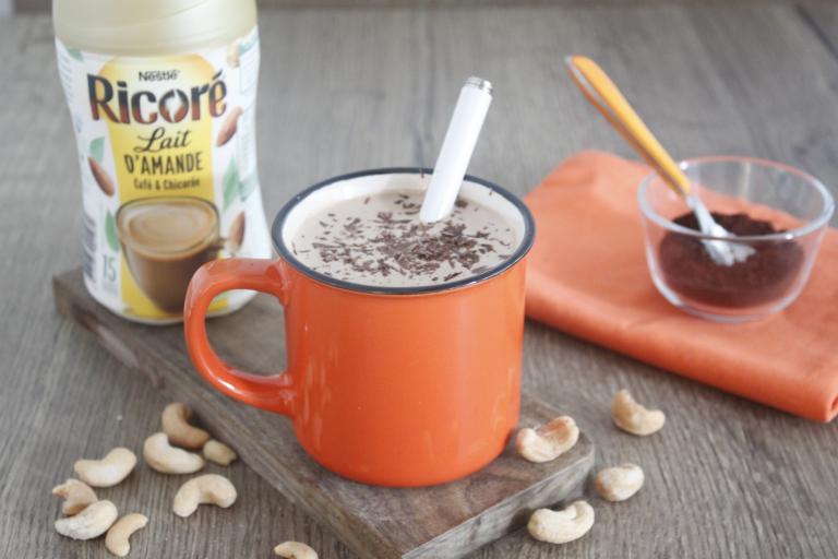 Boisson à la RICORÉ® Lait d’Amande, Café & Chicorée et noix de cajou