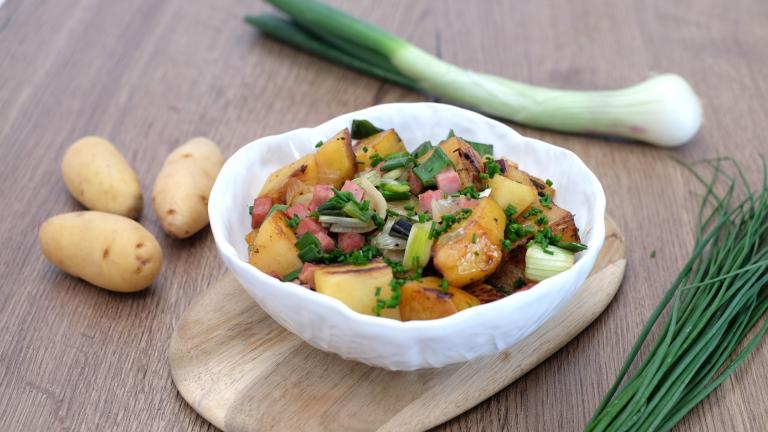 Poelée de pommes de terre au jambon et petits oignons Poelée de pommes de terre au jambon et petits oignons