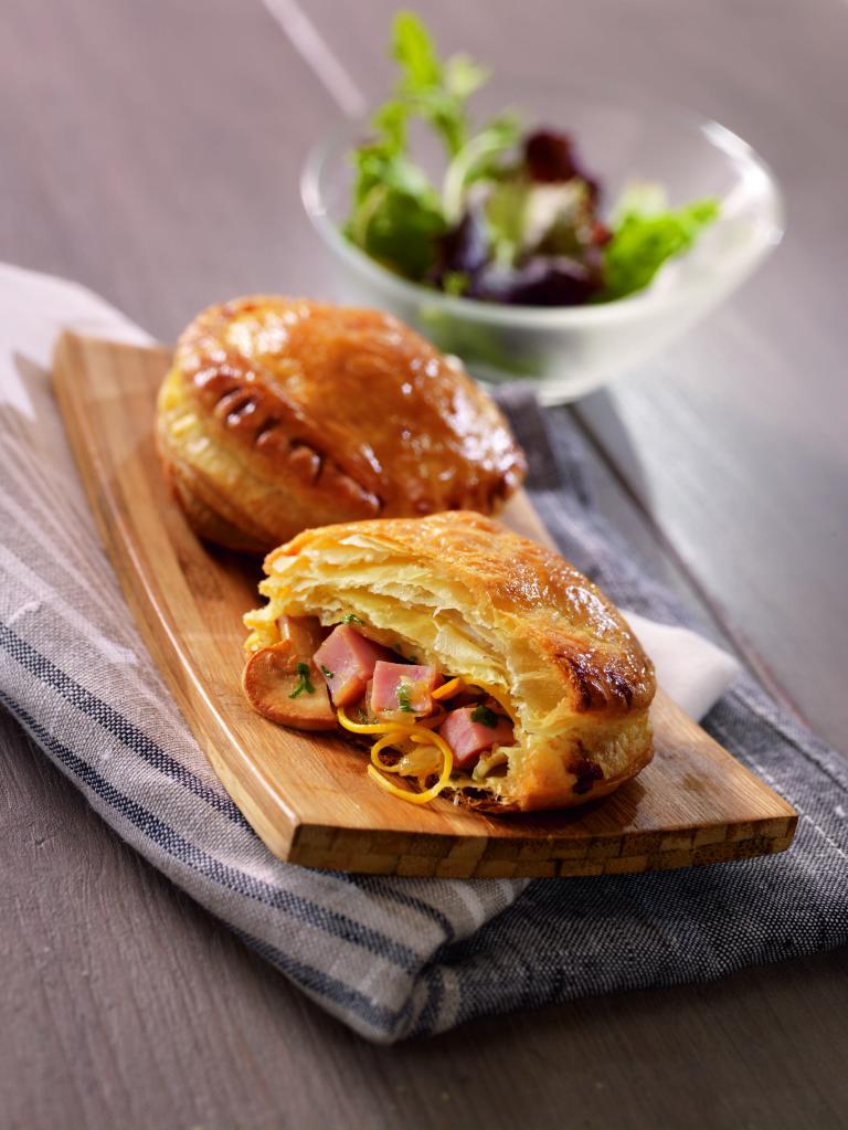 Feuilletés au jambon, champignons, carotte et coriandre Feuilletés au jambon, champignons, carotte et coriandre