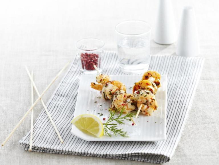 Brochettes de crevettes et saint jacques marinées Brochettes de crevettes et saint jacques marinées