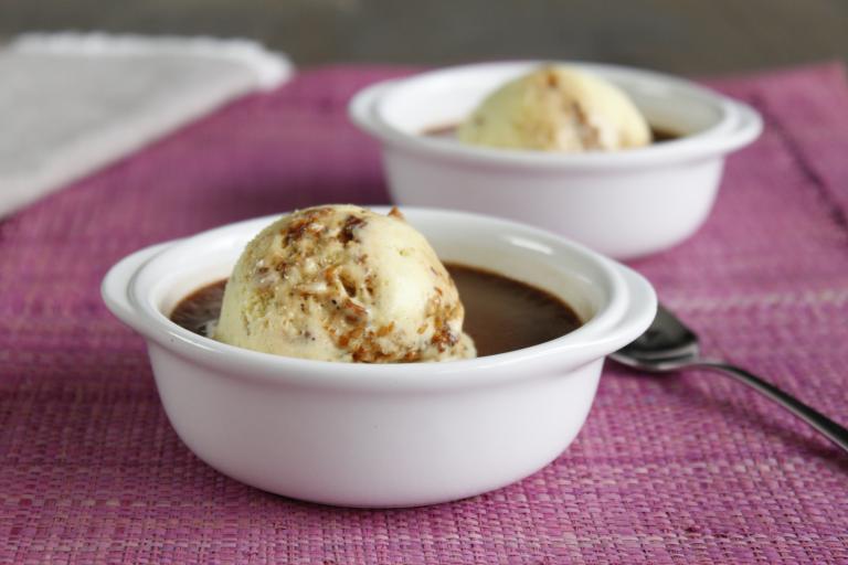 Crème au chocolat praliné et glace crème brûlée Crème au chocolat praliné et glace crème brûlée