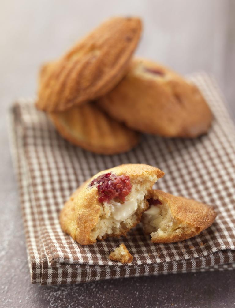 Madeleines framboises banane pepites de chocolat blanc (pas avant octobre 2009) Madeleines framboises banane pepites de chocolat blanc (pas avant octobre 2009)