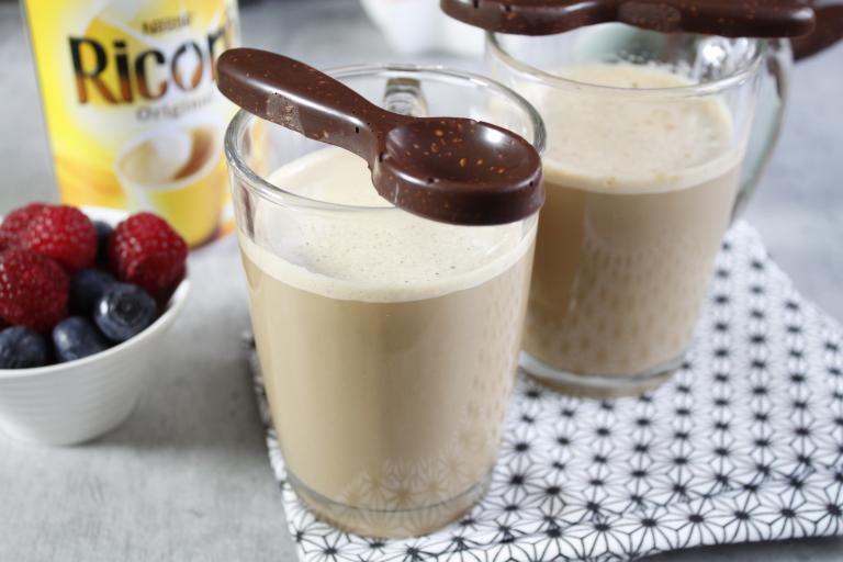 Ricoré au lait et cuillères en chocolat aux graines Ricoré au lait et cuillères en chocolat aux graines