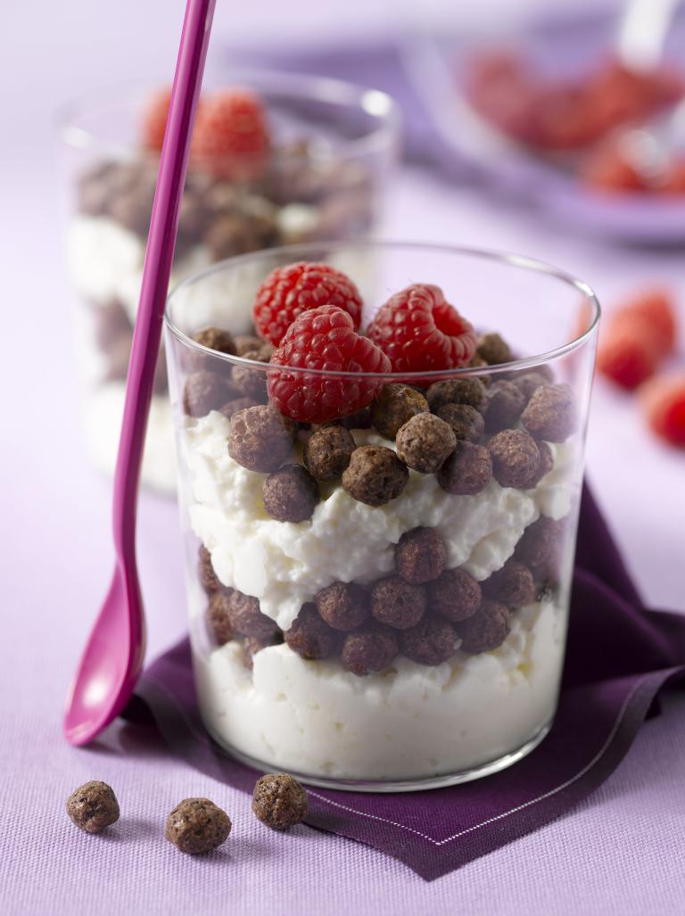 Mousse de yaourt et céréales nesquik en millefeuille Mousse de yaourt et céréales nesquik en millefeuille