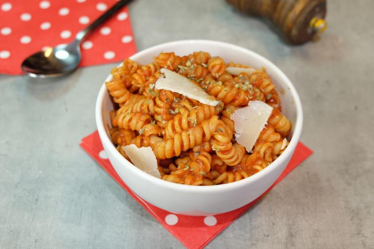 Pâtes à la tomate sans vaisselle Pâtes à la tomate sans vaisselle
