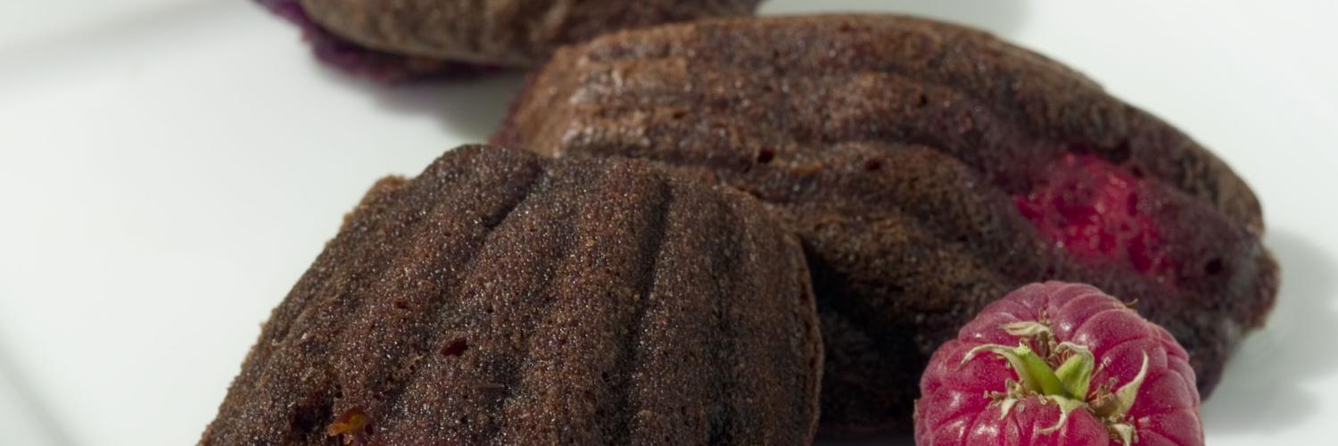 Madeleines au chocolat, framboises et zestes d'orange Madeleines au chocolat, framboises et zestes d'orange