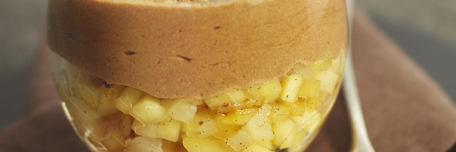 Compotée de fruits et mousse au chocolat croustillante Compotée de fruits et mousse au chocolat croustillante