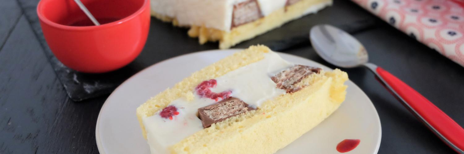 Buche creme chocolat blanc Kitkat framboises Buche creme chocolat blanc Kitkat framboises