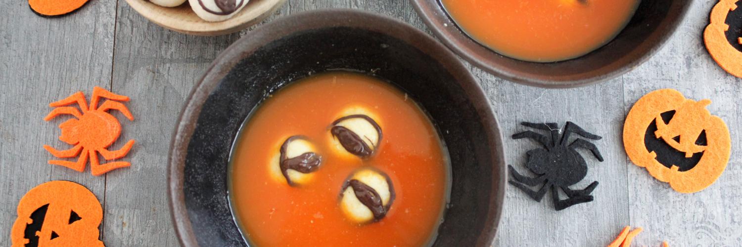 Soupe à l'orange sanguine d'Halloween et yeux au lait concentré Soupe à l'orange sanguine d'Halloween et yeux au lait concentré