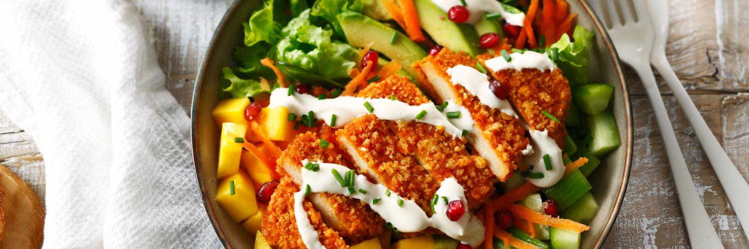 Buddah Bowl, escalope de soja, carotte, salade, mangue, avocat Buddah Bowl, escalope de soja, carotte, salade, mangue, avocat