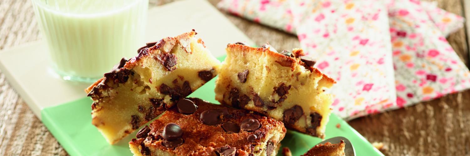 Brownie au chocolat blanc et pépites de chocolat Brownie au chocolat blanc et pépites de chocolat