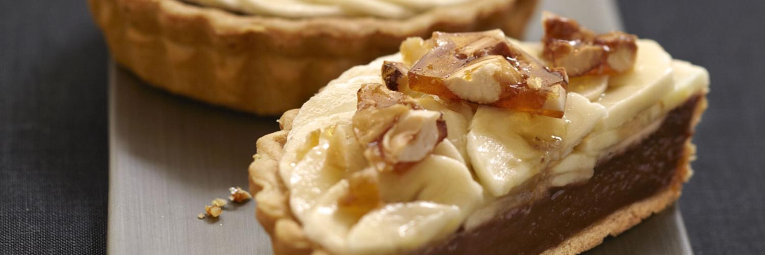 Tartelettes banane chocolat praliné et noix de pecan caramélisées Tartelettes banane chocolat praliné et noix de pecan caramélisées
