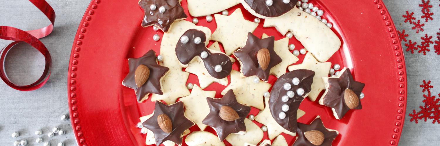 Sablés de Noël amandes, chocolat au lait concentré sucré Sablés de Noël amandes, chocolat au lait concentré sucré