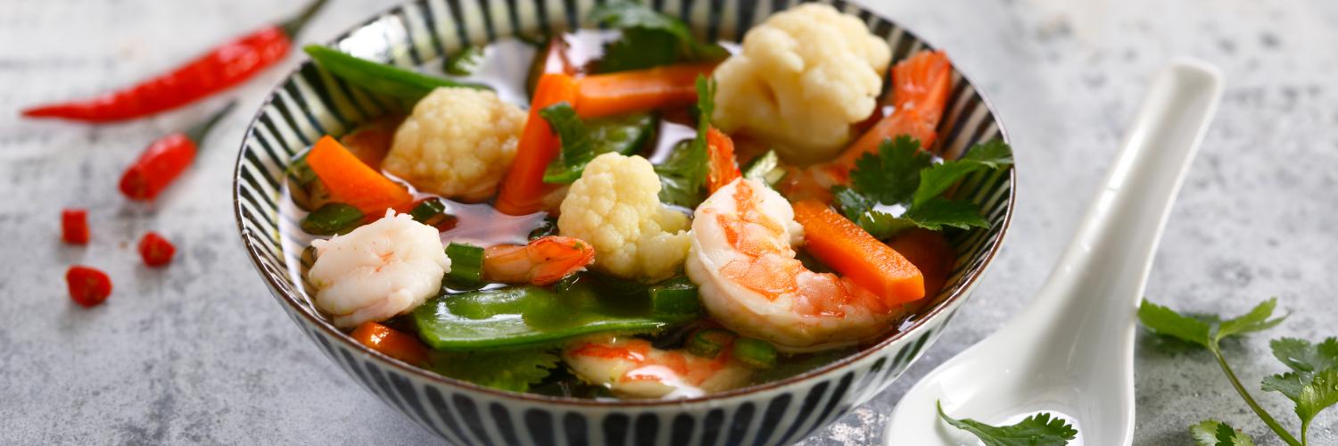 Bouillon aux crevettes, légumes et coriandre Bouillon aux crevettes, légumes et coriandre