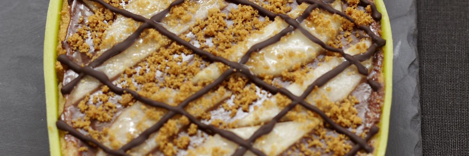 Oeuf de Pâques à la mousse au chocolat et poire Oeuf de Pâques à la mousse au chocolat et poire