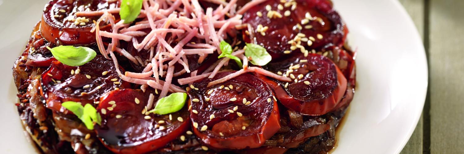 Tatin aux tomates caramélisées au vinaigre balsamique, râpé de jambon Tatin aux tomates caramélisées au vinaigre balsamique, râpé de jambon
