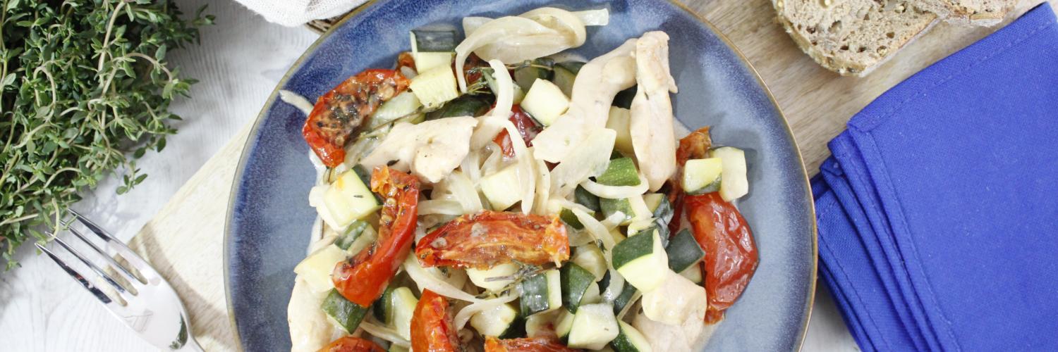 Poêlée de poulet aux courgettes et tomates confites Poêlée de poulet aux courgettes et tomates confites