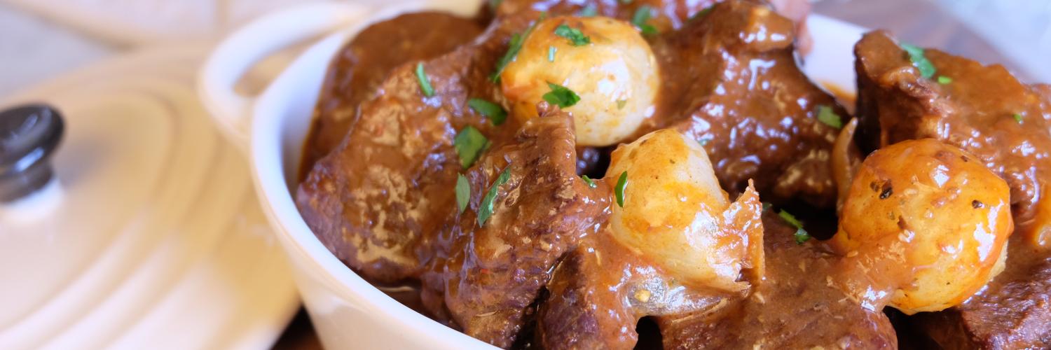 Stifado, bourguignon à la grecque Stifado, bourguignon à la grecque