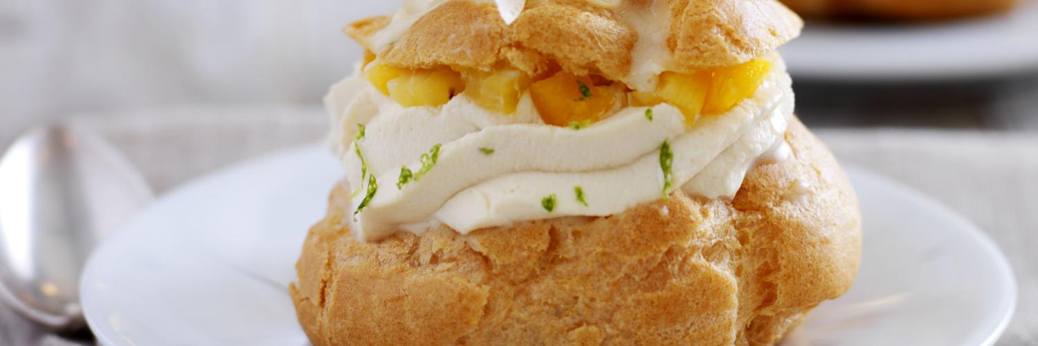 Choux au chocolat blanc citron vert, ananas et mangue Choux au chocolat blanc citron vert, ananas et mangue