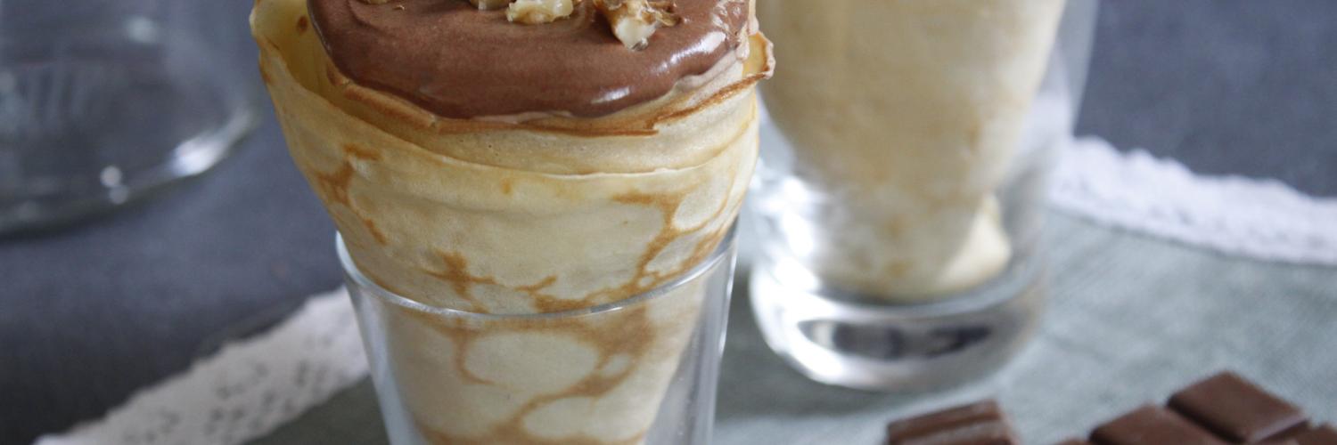 Cornets de crêpes chantilly au chocolat, poires et noix Cornets de crêpes chantilly au chocolat, poires et noix