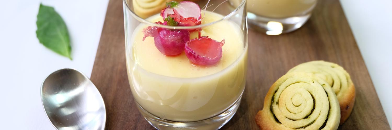 Crémeux citron, radis confit et sablés au basilic Crémeux citron, radis confit et sablés au basilic
