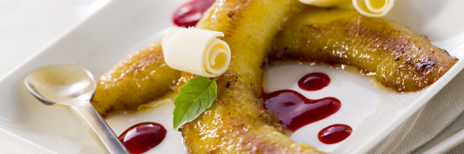 Bananes flambees au coulis de framboises et de basilic Bananes flambees au coulis de framboises et de basilic