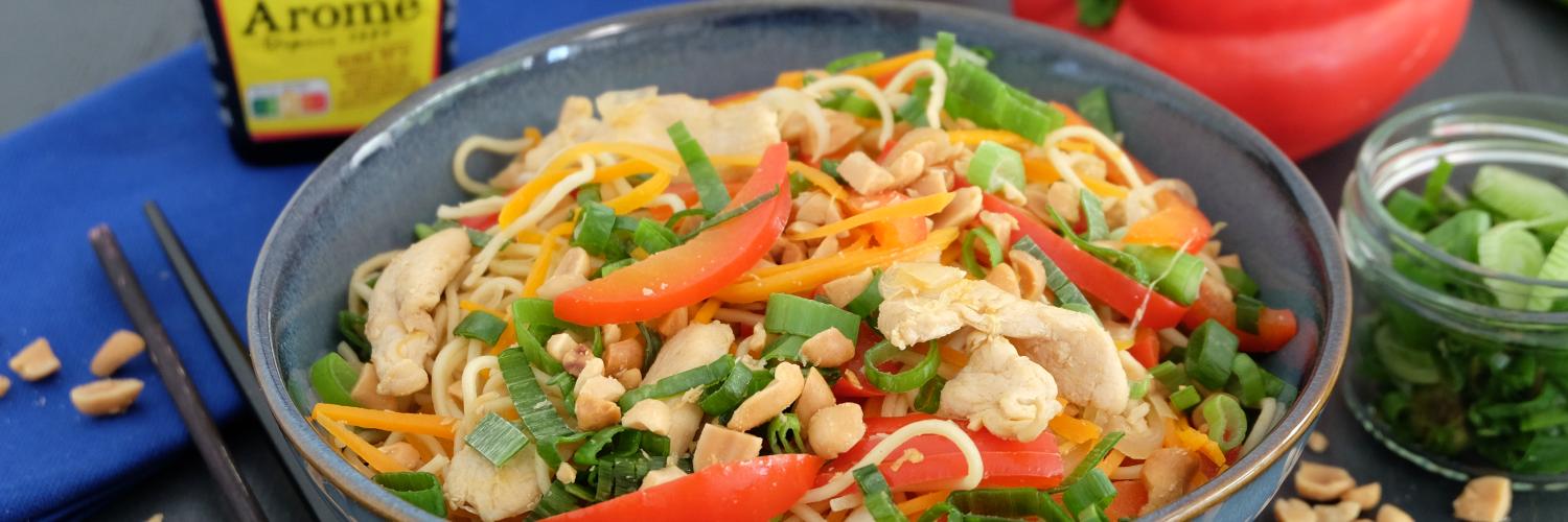 Nouilles sautées poulet et légumes à l'Arome Nouilles sautées poulet et légumes à l'Arome