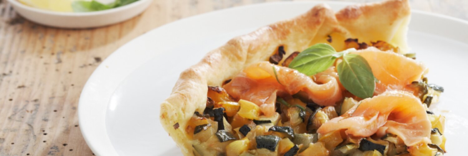 Tarte au saumon mariné et petits légumes poêlés à l'Arome Tarte au saumon mariné et petits légumes poêlés à l'Arome