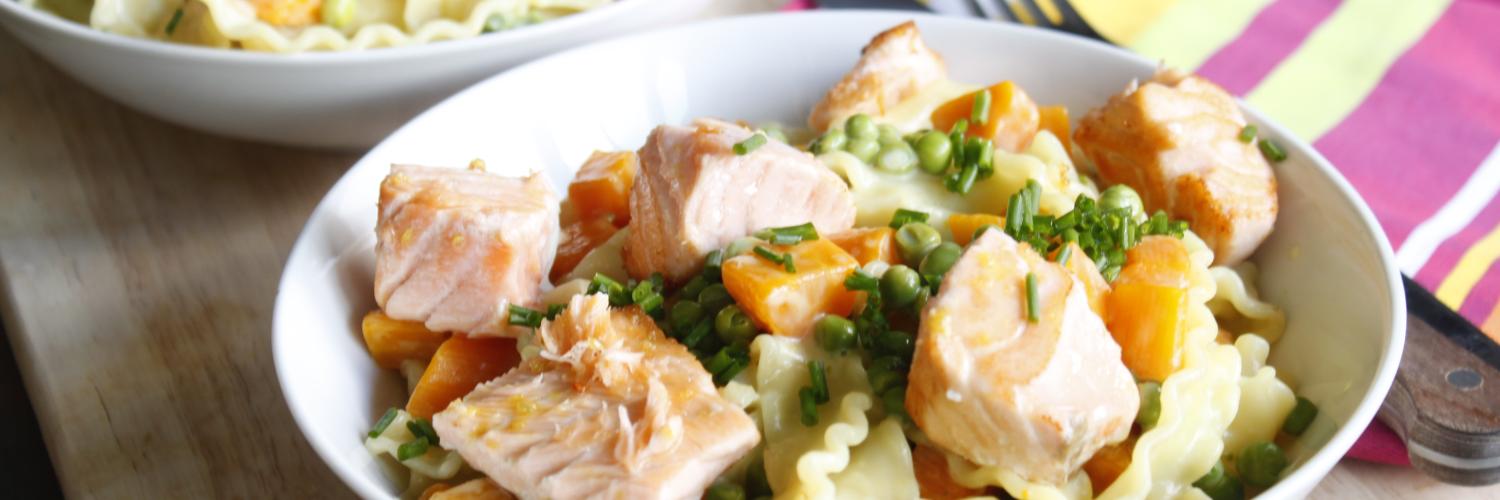 Tagliatelles au saumon, crème ciboulette et petits légumes Tagliatelles au saumon, crème ciboulette et petits légumes