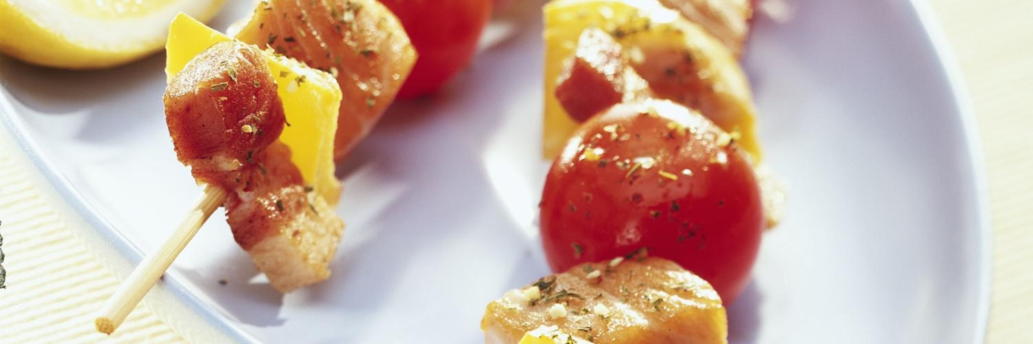 Brochettes de saumon aux lardons Brochettes de saumon aux lardons