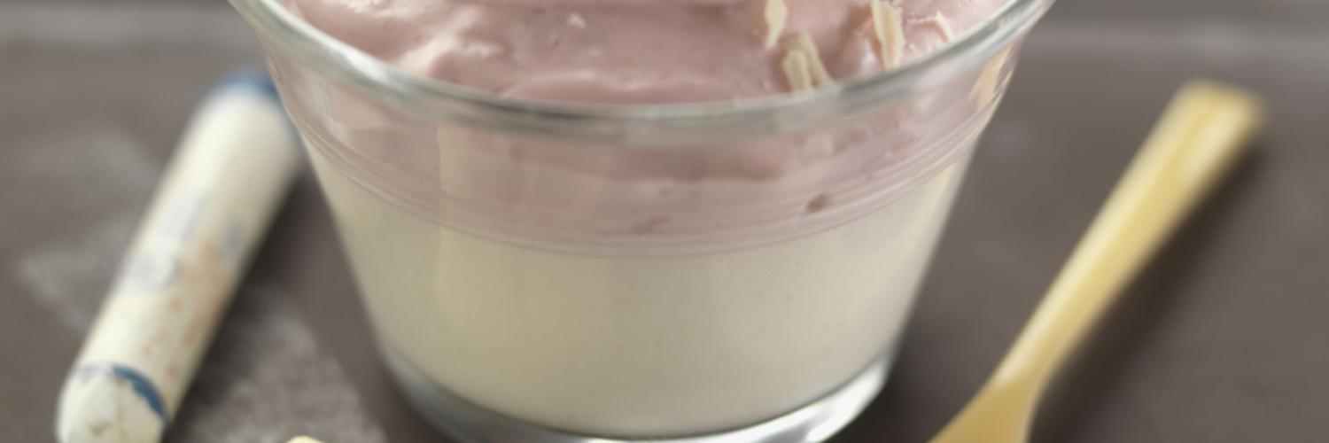 Duo de mousses poire, framboise et chocolat blanc Duo de mousses poire, framboise et chocolat blanc