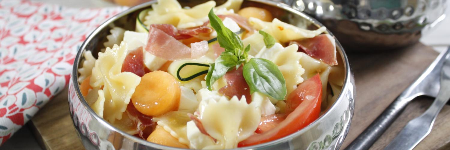 Salade de pâtes estivale au melon et au jambon Salade de pâtes estivale au melon et au jambon