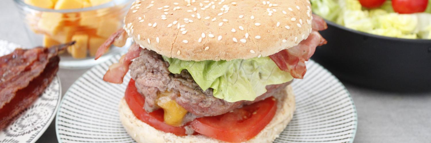 Burger coeur de cheddar au Kub or Burger coeur de cheddar au Kub or