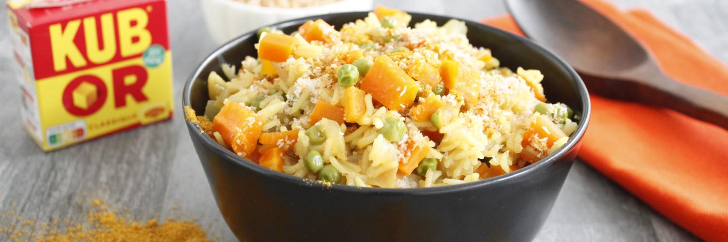 Riz au curry et noix de coco grillée Riz au curry et noix de coco grillée