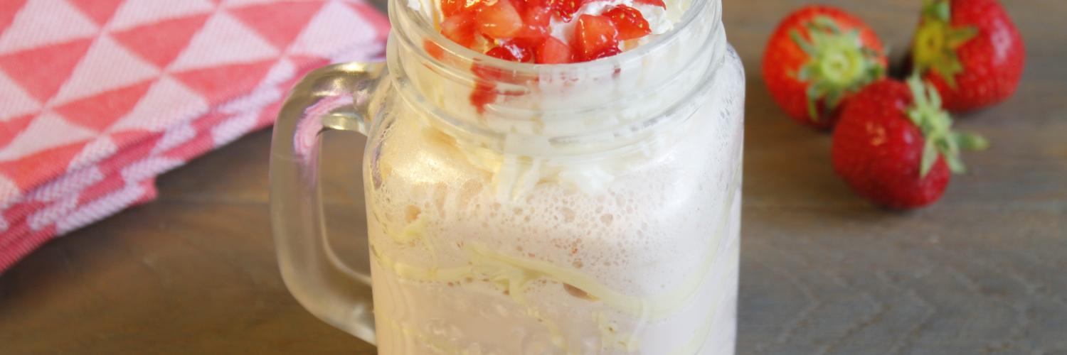Latte frappé fraises chocolat blanc Latte frappé fraises chocolat blanc