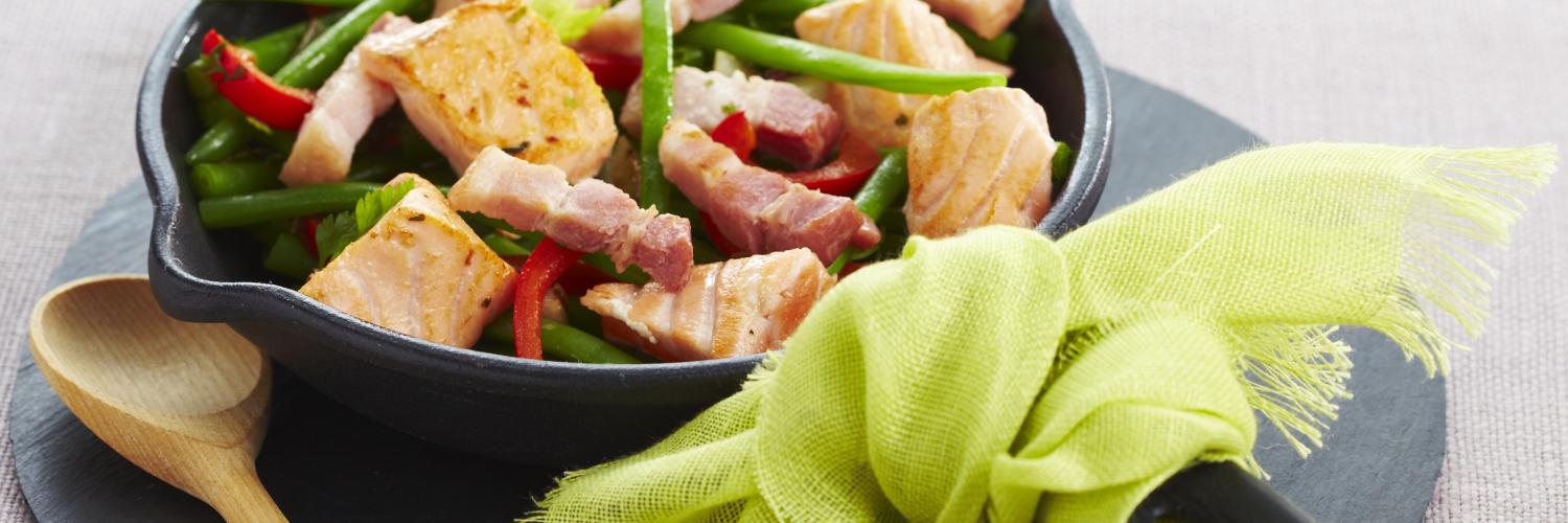 Sauté de saumon printanier aux lardons Sauté de saumon printanier aux lardons