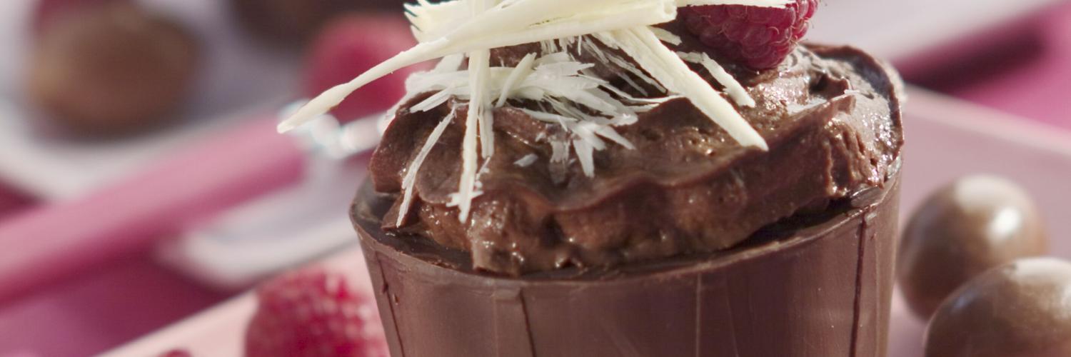 Nid croquant à la mousse au chocolat et framboises Nid croquant à la mousse au chocolat et framboises