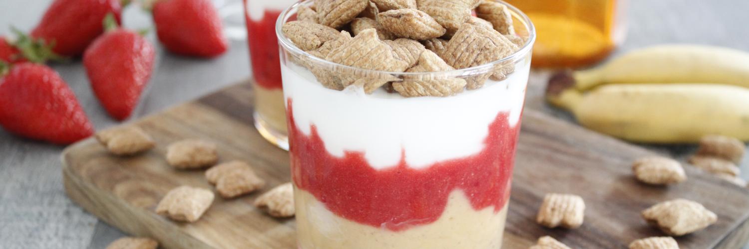 Verrine fraise banane au fromage blanc et céréales Lion Verrine fraise banane au fromage blanc et céréales Lion