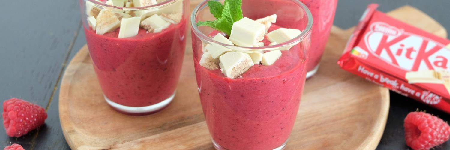 Smoothie fruits rouges et Kitkat white Smoothie fruits rouges et Kitkat white