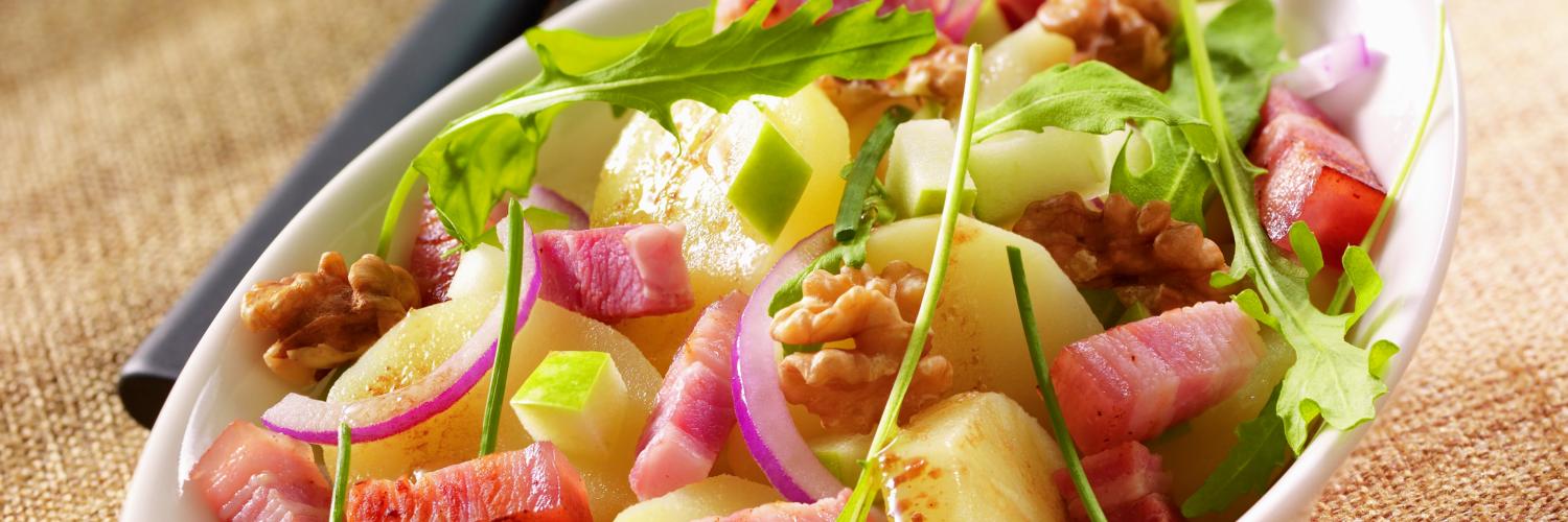 Salade de pommes de terre, lardons, noix, roquettes Salade de pommes de terre, lardons, noix, roquettes