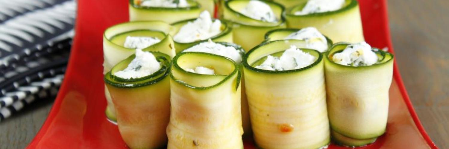 Rouleaux de courgette chèvre frais et fines herbes Rouleaux de courgette chèvre frais et fines herbes